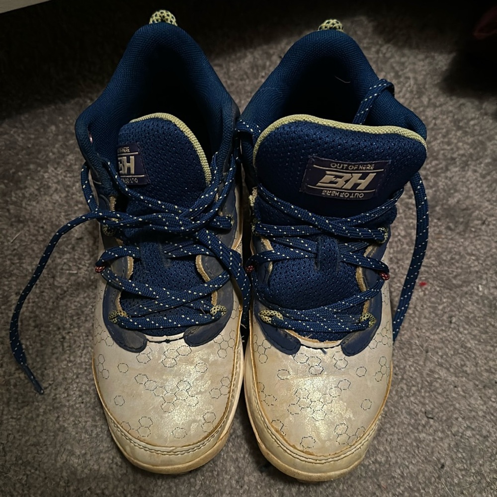 Boys Bryce Harper Under Armour baseball cleats - excellent condition!